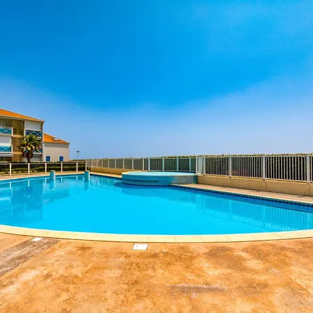 Maison Piscine Holiday home *