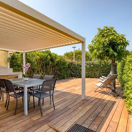 Maison Piscine Holiday home *